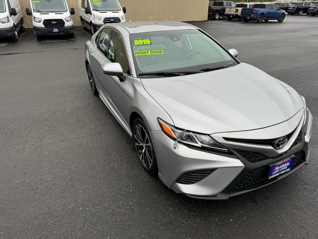 photo of 2019 TOYOTA CAMRY SE