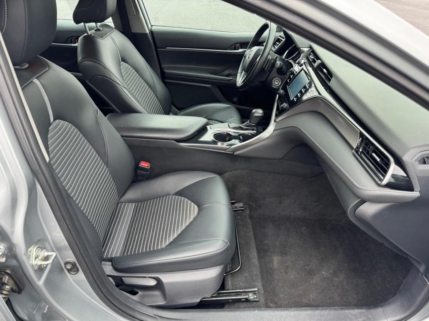 2019 SILVER TOYOTA CAMRY SE SE (4T1B11HK9KU) with an 2.5L engine, Automatic transmission, located at 2525 S. Cushman, Fairbanks, AK, 99701, (907) 452-5707, 64.824036, -147.712311 - Photo#4
