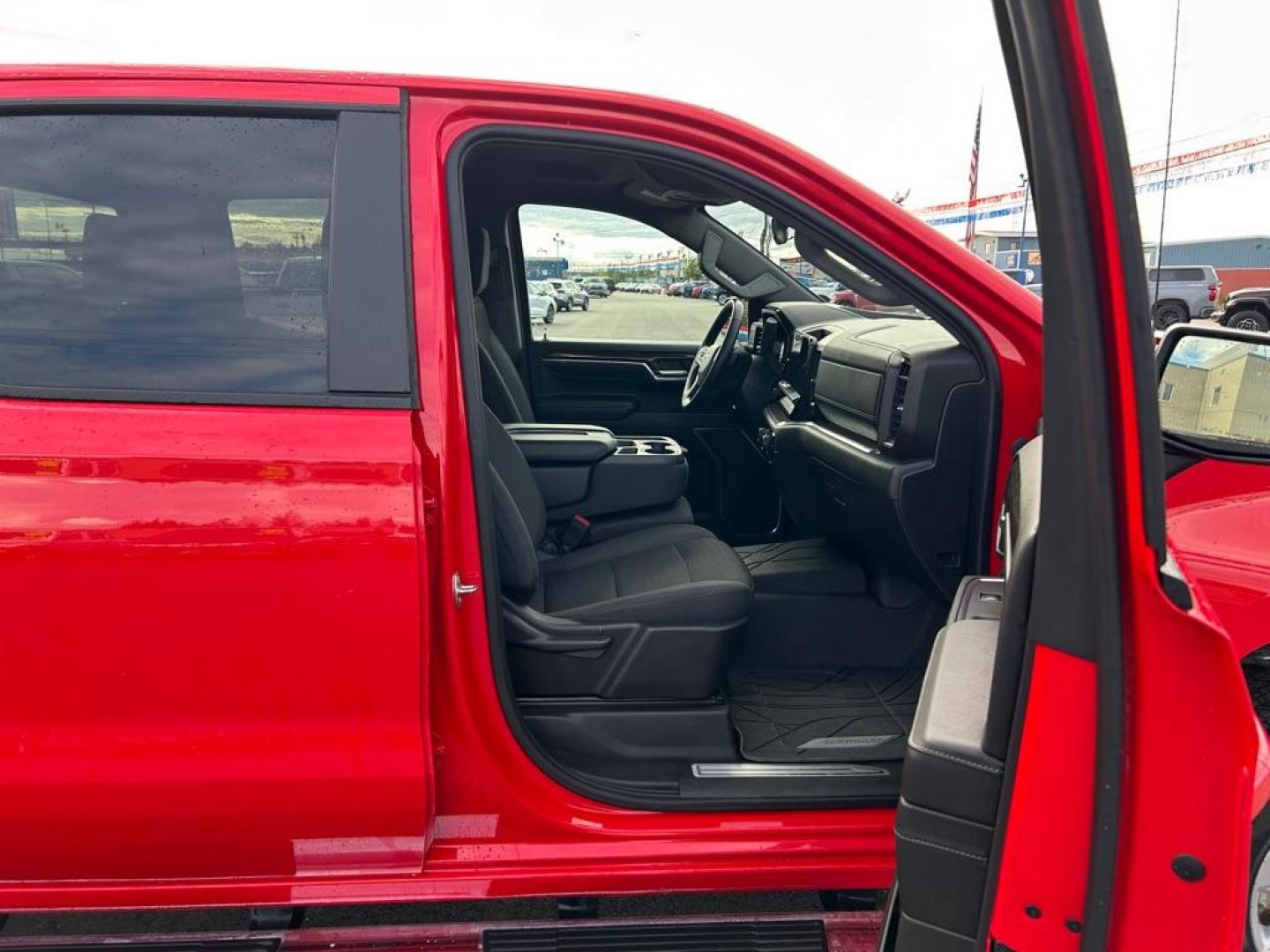 2023 RED CHEVROLET SILVERADO 1500 LT (1GCUDDED4PZ) with an 5.3L engine, Automatic transmission, located at 2525 S. Cushman, Fairbanks, AK, 99701, (907) 452-5707, 64.824036, -147.712311 - Photo#4