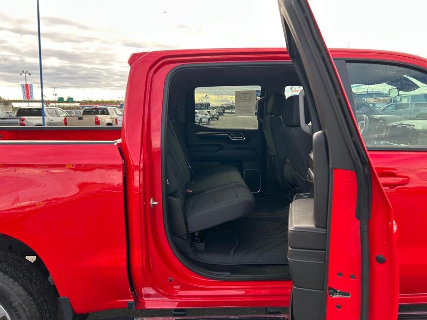 2023 RED CHEVROLET SILVERADO 1500 LT (1GCUDDED4PZ) with an 5.3L engine, Automatic transmission, located at 2525 S. Cushman, Fairbanks, AK, 99701, (907) 452-5707, 64.824036, -147.712311 - Photo#5