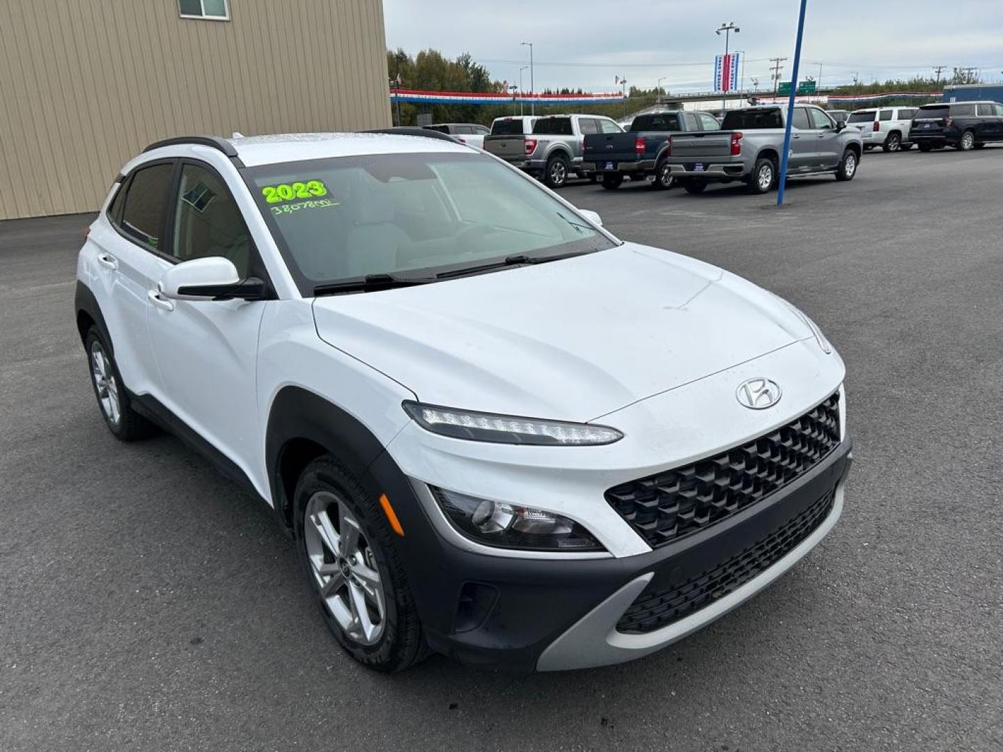 2023 WHITE HYUNDAI KONA SEL (KM8K6CAB3PU) with an 2.0L engine, Continuously Variable transmission, located at 2525 S. Cushman, Fairbanks, AK, 99701, (907) 452-5707, 64.824036, -147.712311 - Photo#1