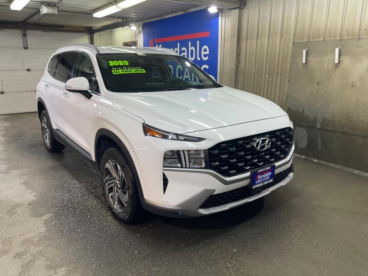 2023 WHITE HYUNDAI SANTA FE SEL (5NMS2DAJXPH) with an 2.5L engine, Automatic transmission, located at 2525 S. Cushman, Fairbanks, AK, 99701, (907) 452-5707, 64.824036, -147.712311 - Photo#0