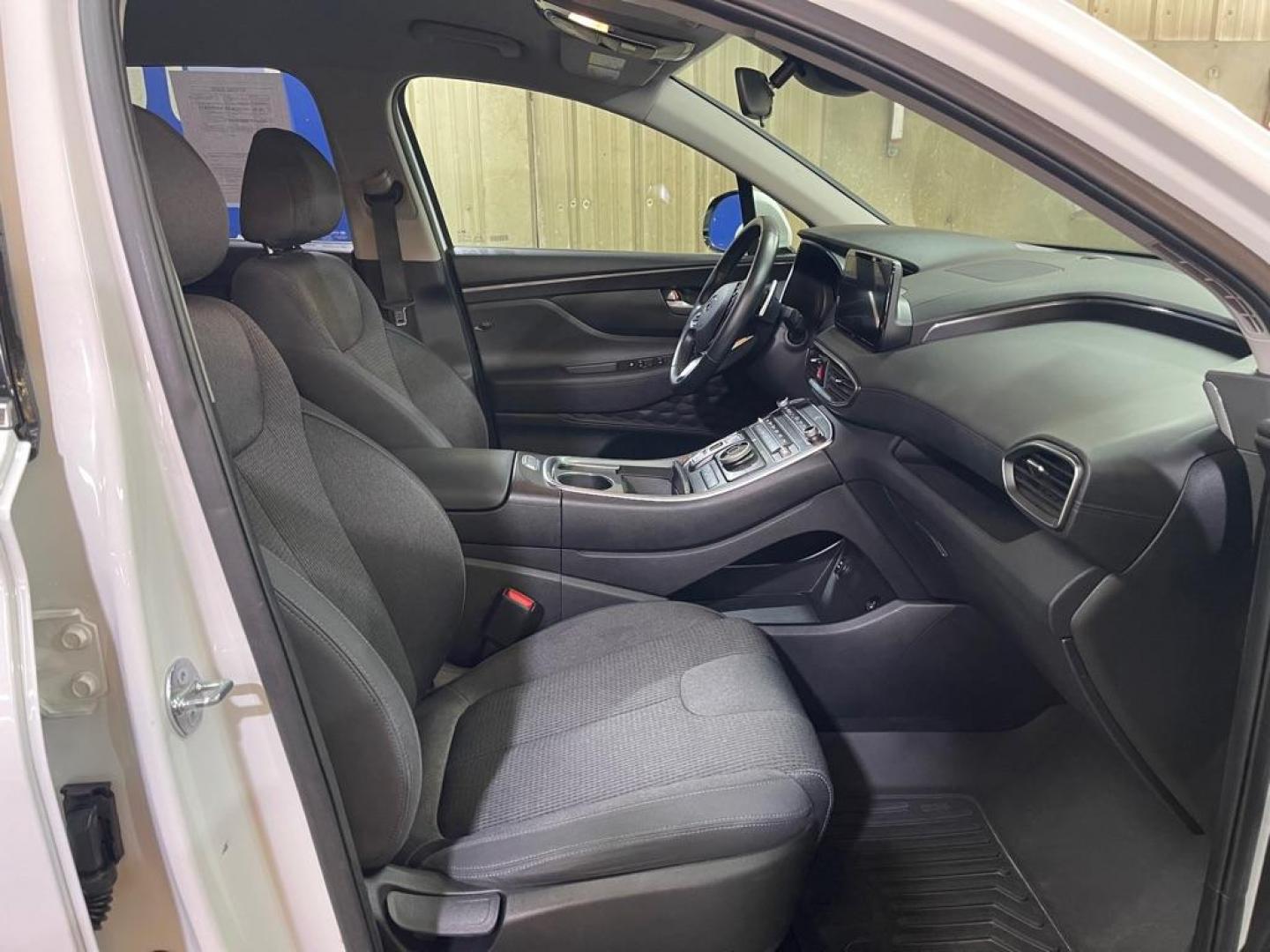 2023 WHITE HYUNDAI SANTA FE SEL (5NMS2DAJXPH) with an 2.5L engine, Automatic transmission, located at 2525 S. Cushman, Fairbanks, AK, 99701, (907) 452-5707, 64.824036, -147.712311 - Photo#3