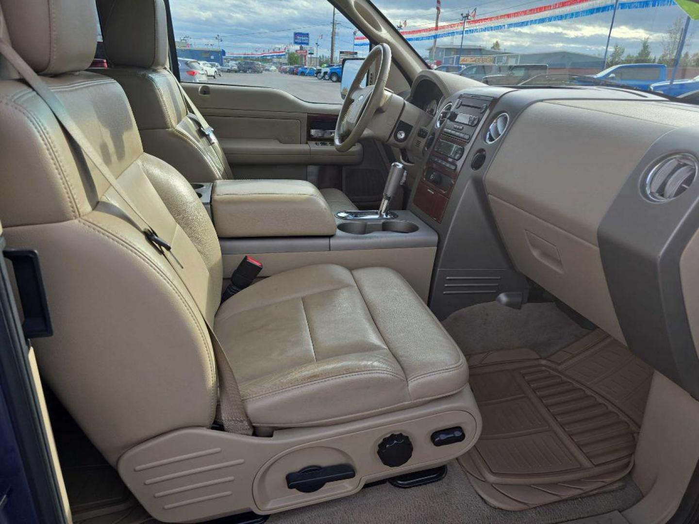 2006 BLUE FORD F150 LARIAT (1FTPX14556K) with an 5.4L engine, Automatic transmission, located at 2525 S. Cushman, Fairbanks, AK, 99701, (907) 452-5707, 64.824036, -147.712311 - Photo#3