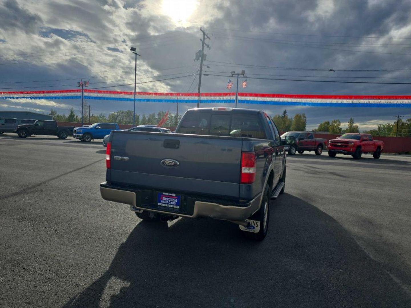 2006 BLUE FORD F150 LARIAT (1FTPX14556K) with an 5.4L engine, Automatic transmission, located at 2525 S. Cushman, Fairbanks, AK, 99701, (907) 452-5707, 64.824036, -147.712311 - Photo#2