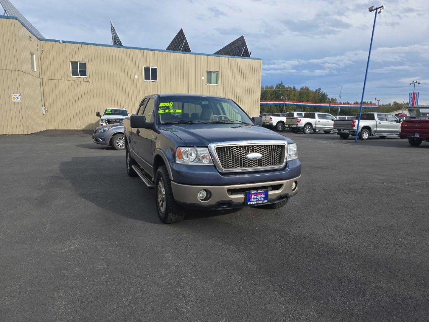 2006 BLUE FORD F150 LARIAT (1FTPX14556K) with an 5.4L engine, Automatic transmission, located at 2525 S. Cushman, Fairbanks, AK, 99701, (907) 452-5707, 64.824036, -147.712311 - Photo#1