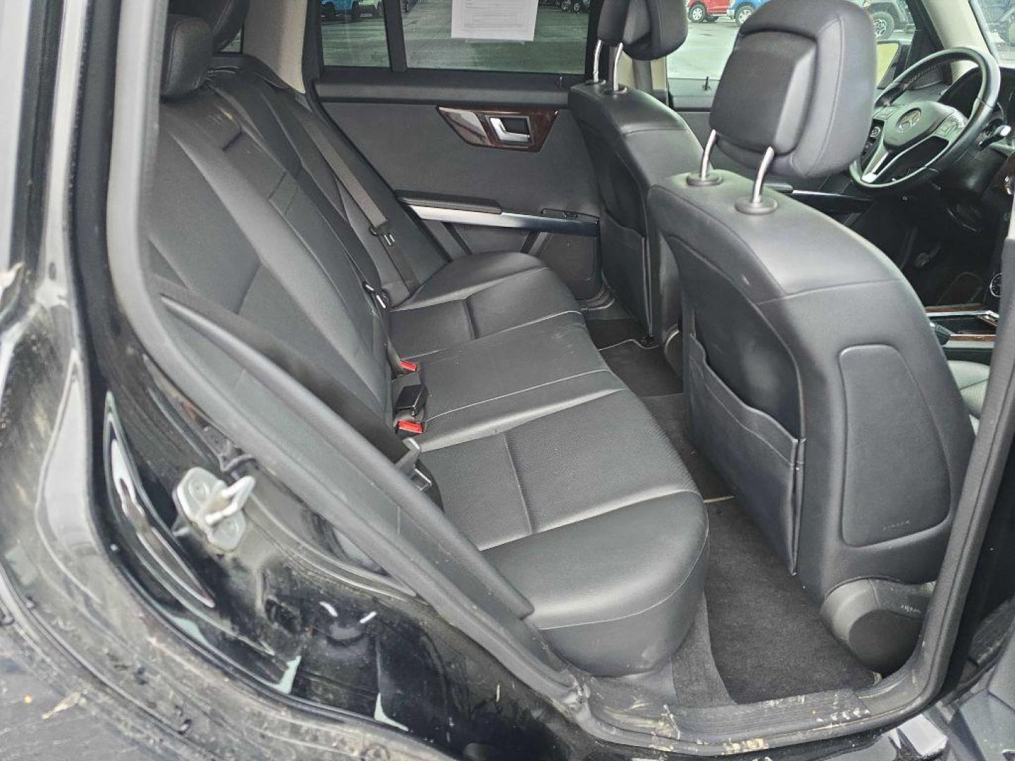 2013 BLACK MERCEDES-BENZ GLK 350 4MATIC (WDCGG8JBXDG) with an 3.5L engine, Automatic transmission, located at 2525 S. Cushman, Fairbanks, AK, 99701, (907) 452-5707, 64.824036, -147.712311 - Photo#4