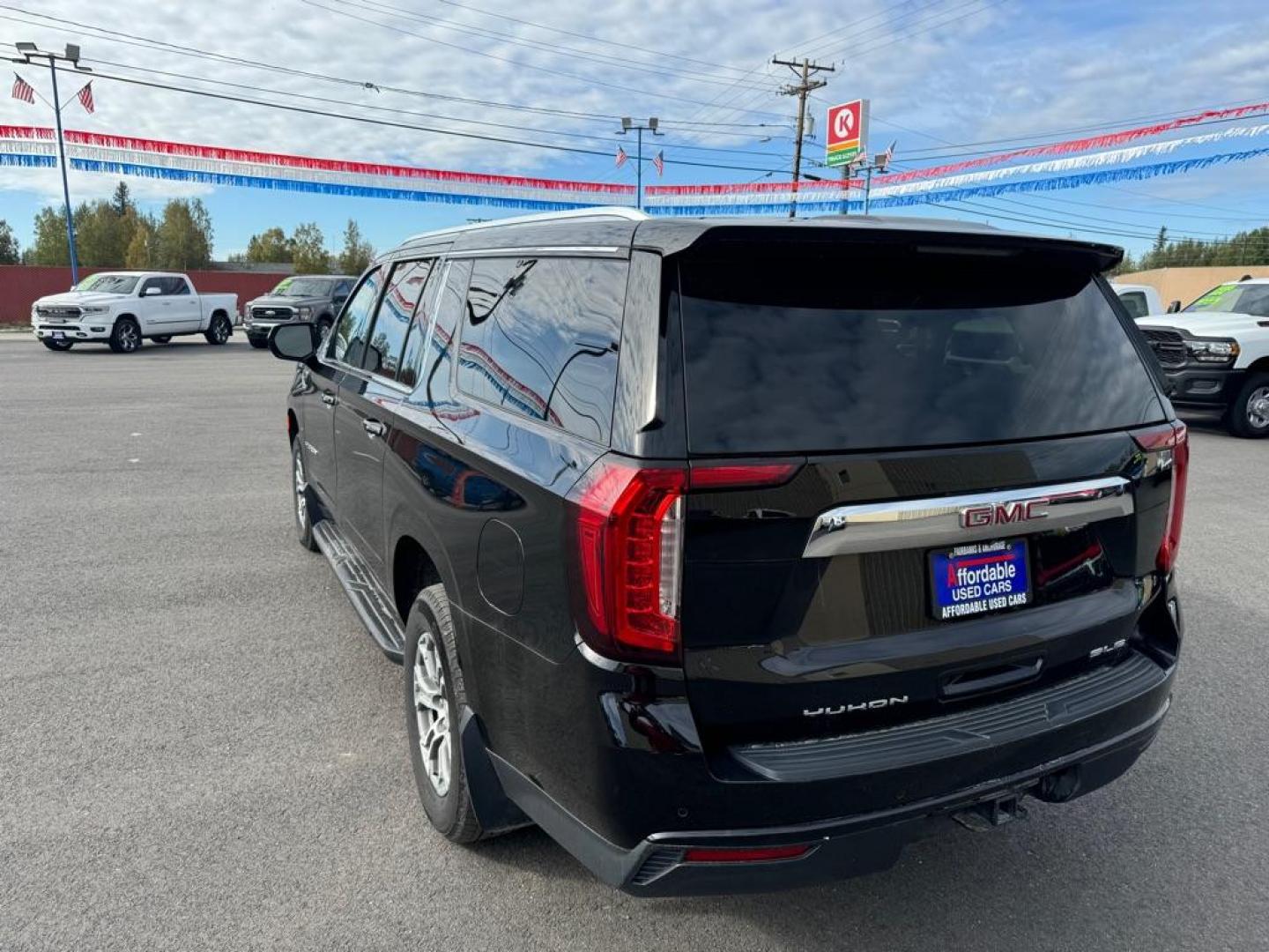 2023 BLACK GMC YUKON XL 1500 SLE (1GKS2FKD5PR) with an 5.3L engine, Automatic transmission, located at 2525 S. Cushman, Fairbanks, AK, 99701, (907) 452-5707, 64.824036, -147.712311 - Photo#3