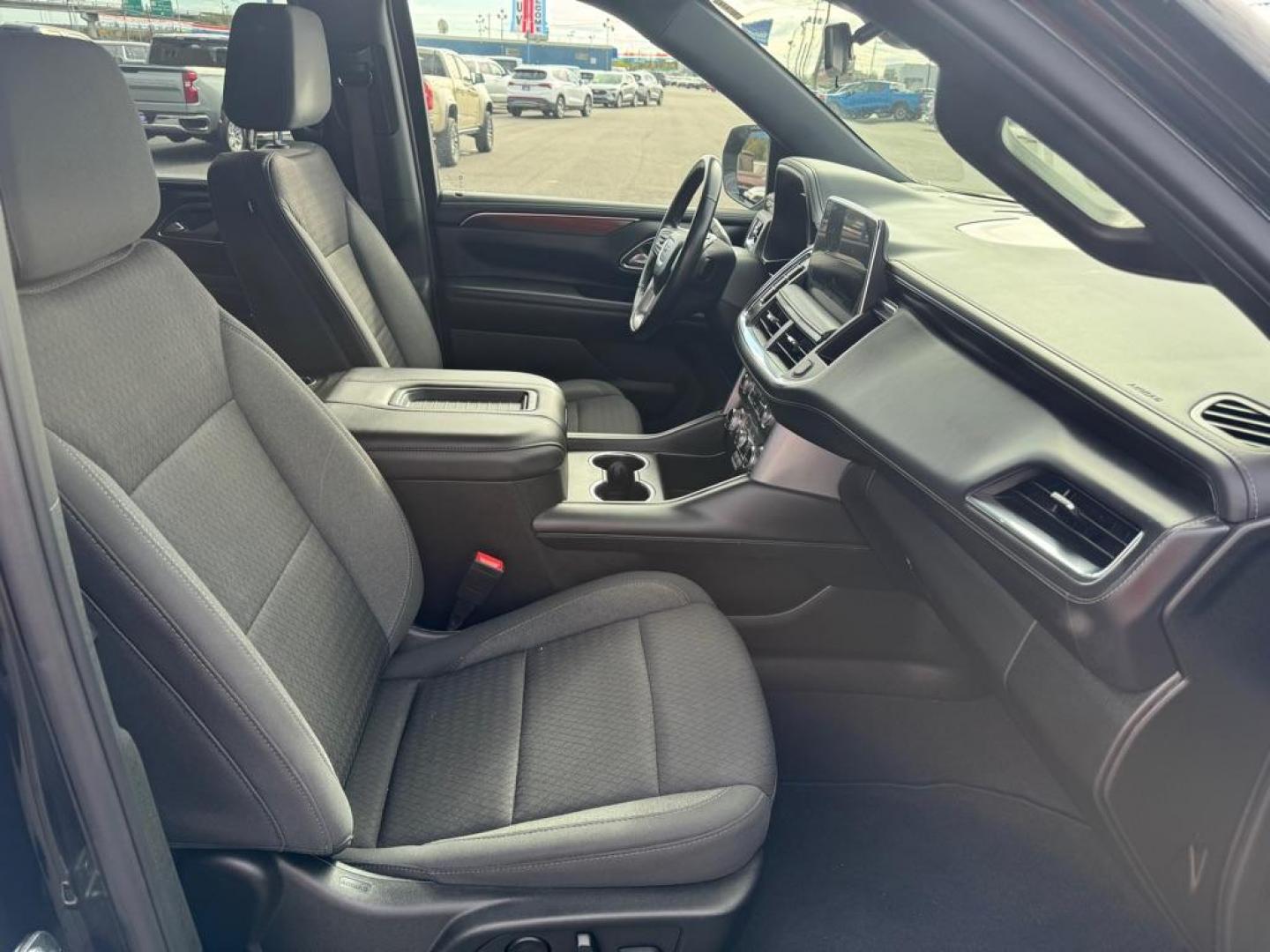 2023 BLACK GMC YUKON XL 1500 SLE (1GKS2FKD5PR) with an 5.3L engine, Automatic transmission, located at 2525 S. Cushman, Fairbanks, AK, 99701, (907) 452-5707, 64.824036, -147.712311 - Photo#4
