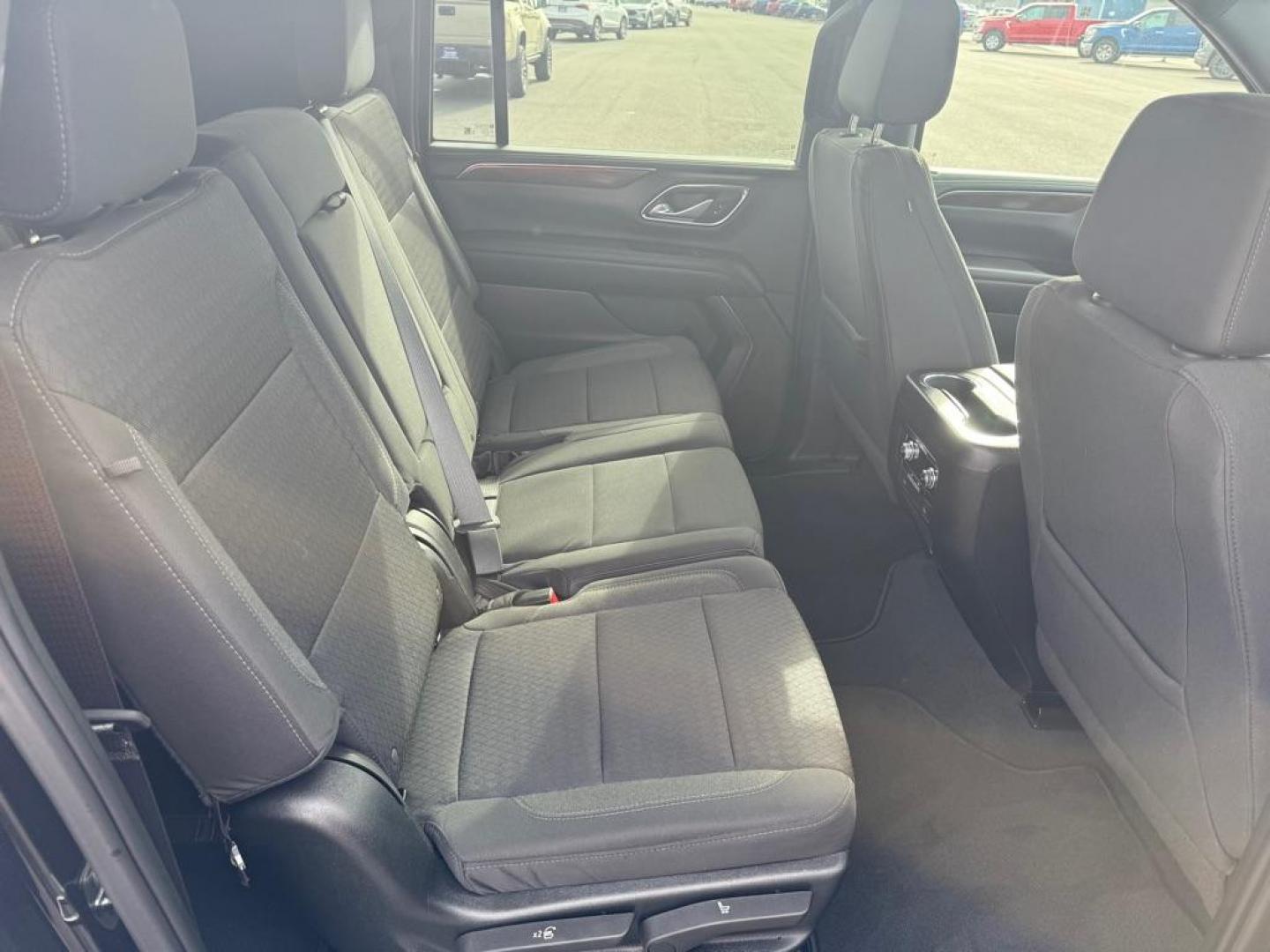 2023 BLACK GMC YUKON XL 1500 SLE (1GKS2FKD5PR) with an 5.3L engine, Automatic transmission, located at 2525 S. Cushman, Fairbanks, AK, 99701, (907) 452-5707, 64.824036, -147.712311 - Photo#5