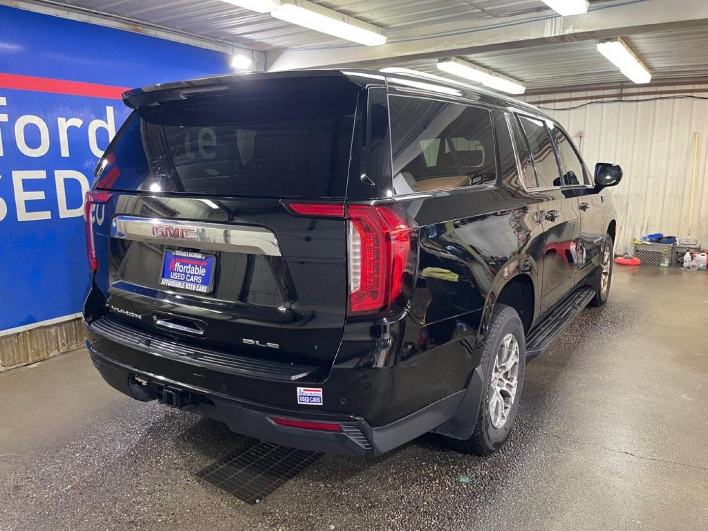 2023 BLACK GMC YUKON XL 1500 SLE (1GKS2FKD5PR) with an 5.3L engine, Automatic transmission, located at 2525 S. Cushman, Fairbanks, AK, 99701, (907) 452-5707, 64.824036, -147.712311 - Photo#2