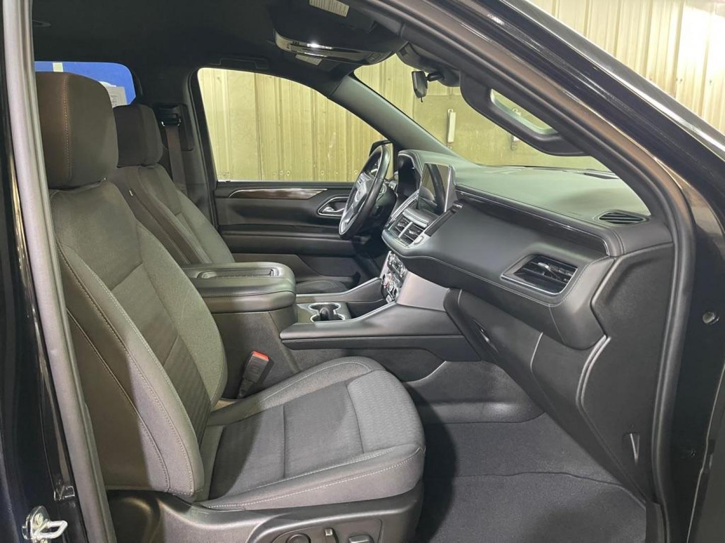 2023 BLACK GMC YUKON XL 1500 SLE (1GKS2FKD5PR) with an 5.3L engine, Automatic transmission, located at 2525 S. Cushman, Fairbanks, AK, 99701, (907) 452-5707, 64.824036, -147.712311 - Photo#3