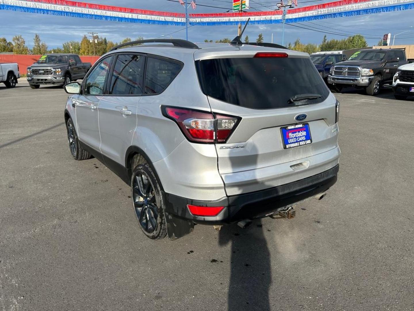 2018 SLIVER FORD ESCAPE SE (1FMCU9GD9JU) with an 1.5L engine, Automatic transmission, located at 2525 S. Cushman, Fairbanks, AK, 99701, (907) 452-5707, 64.824036, -147.712311 - Photo#3