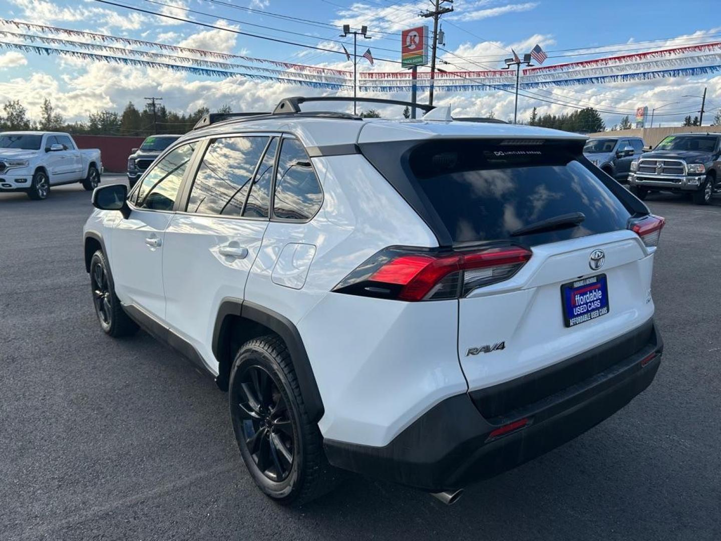 2019 WHITE TOYOTA RAV4 LE LE (JTMG1RFV0KD) with an 2.5L engine, Automatic transmission, located at 2525 S. Cushman, Fairbanks, AK, 99701, (907) 452-5707, 64.824036, -147.712311 - Photo#3