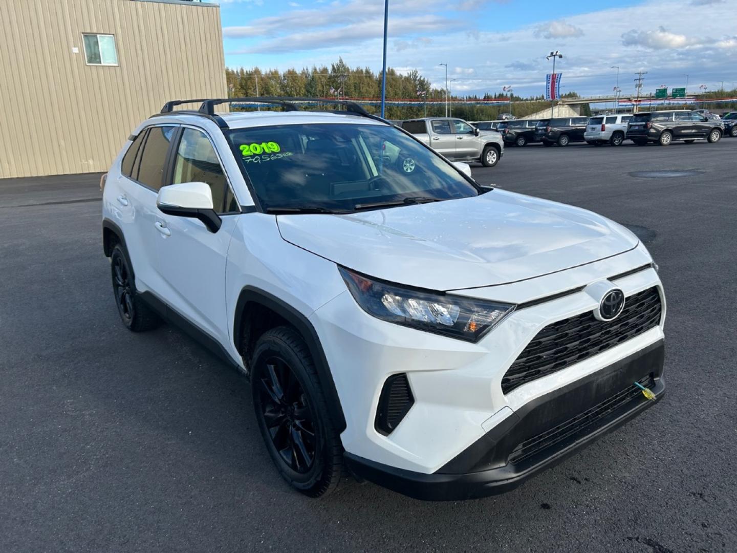2019 WHITE TOYOTA RAV4 LE LE (JTMG1RFV0KD) with an 2.5L engine, Automatic transmission, located at 2525 S. Cushman, Fairbanks, AK, 99701, (907) 452-5707, 64.824036, -147.712311- Photo#1