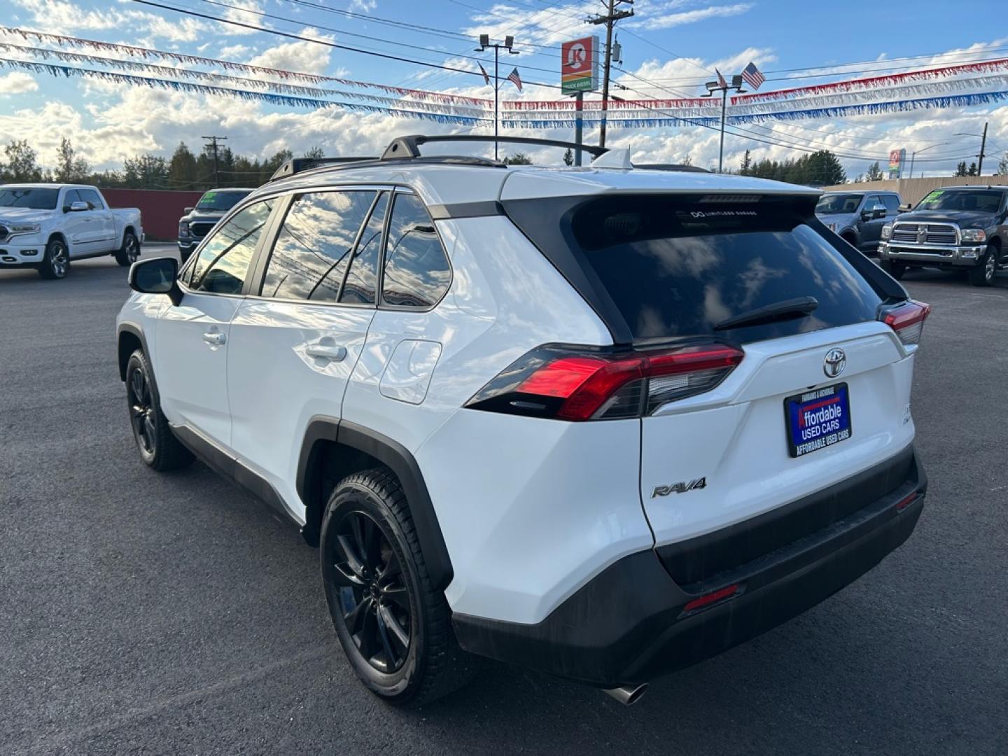 2019 WHITE TOYOTA RAV4 LE LE (JTMG1RFV0KD) with an 2.5L engine, Automatic transmission, located at 2525 S. Cushman, Fairbanks, AK, 99701, (907) 452-5707, 64.824036, -147.712311- Photo#3