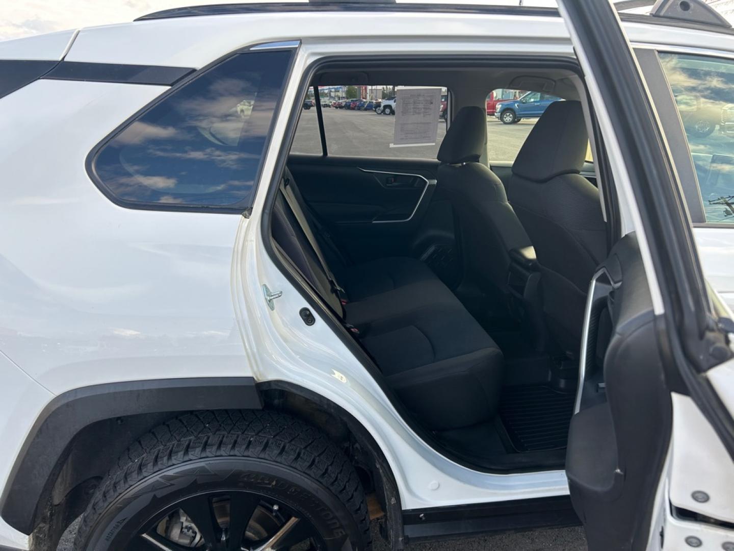 2019 WHITE TOYOTA RAV4 LE LE (JTMG1RFV0KD) with an 2.5L engine, Automatic transmission, located at 2525 S. Cushman, Fairbanks, AK, 99701, (907) 452-5707, 64.824036, -147.712311- Photo#5