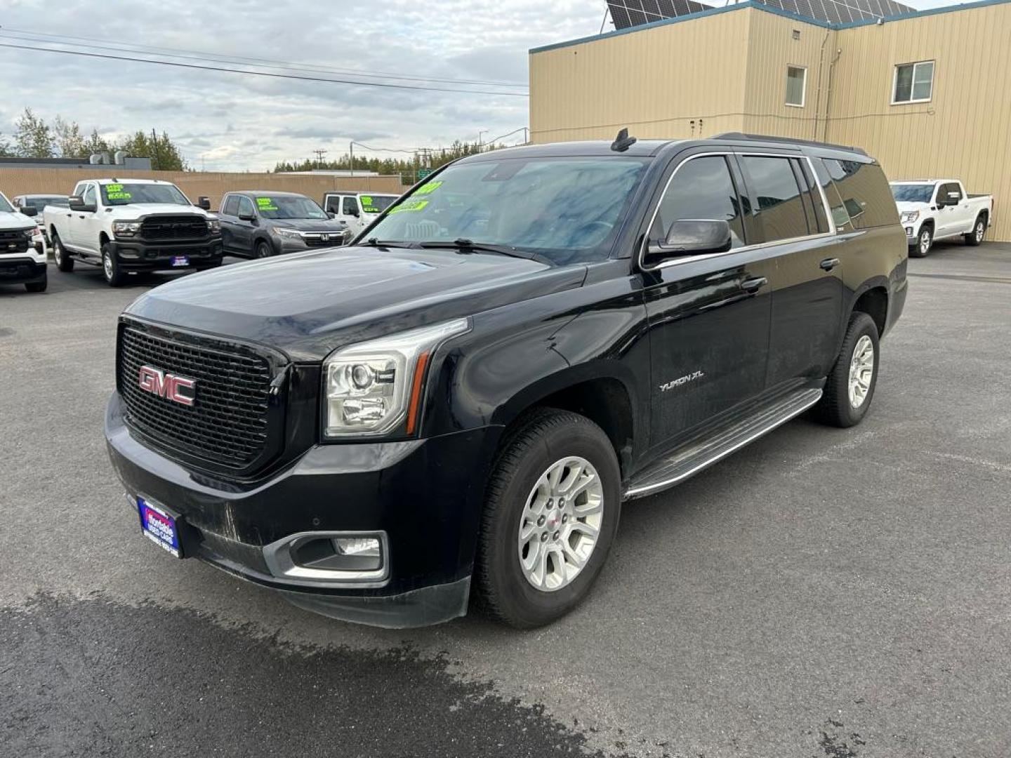 2020 BLACK GMC YUKON XL 1500 SLT (1GKS2GKC0LR) with an 5.3L engine, Automatic transmission, located at 2525 S. Cushman, Fairbanks, AK, 99701, (907) 452-5707, 64.824036, -147.712311 - Photo#0