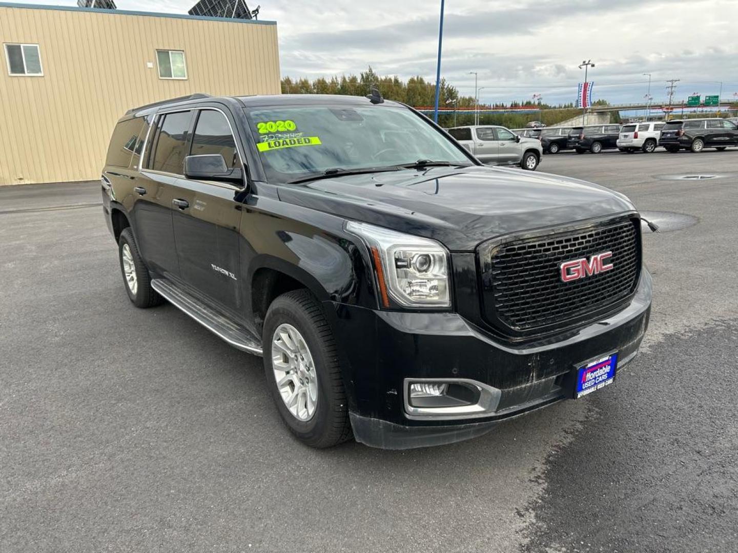 2020 BLACK GMC YUKON XL 1500 SLT (1GKS2GKC0LR) with an 5.3L engine, Automatic transmission, located at 2525 S. Cushman, Fairbanks, AK, 99701, (907) 452-5707, 64.824036, -147.712311 - Photo#1