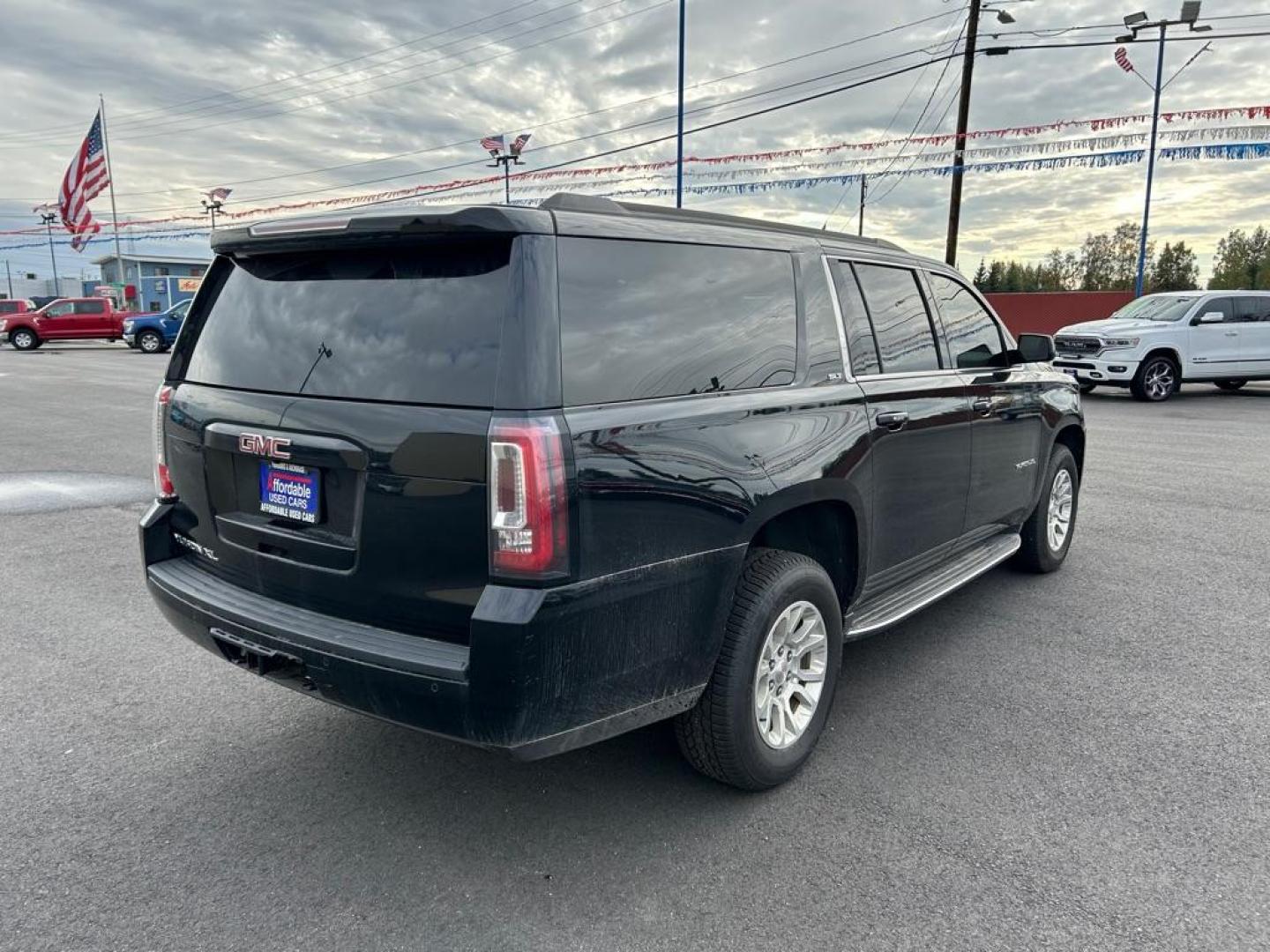 2020 BLACK GMC YUKON XL 1500 SLT (1GKS2GKC0LR) with an 5.3L engine, Automatic transmission, located at 2525 S. Cushman, Fairbanks, AK, 99701, (907) 452-5707, 64.824036, -147.712311 - Photo#2