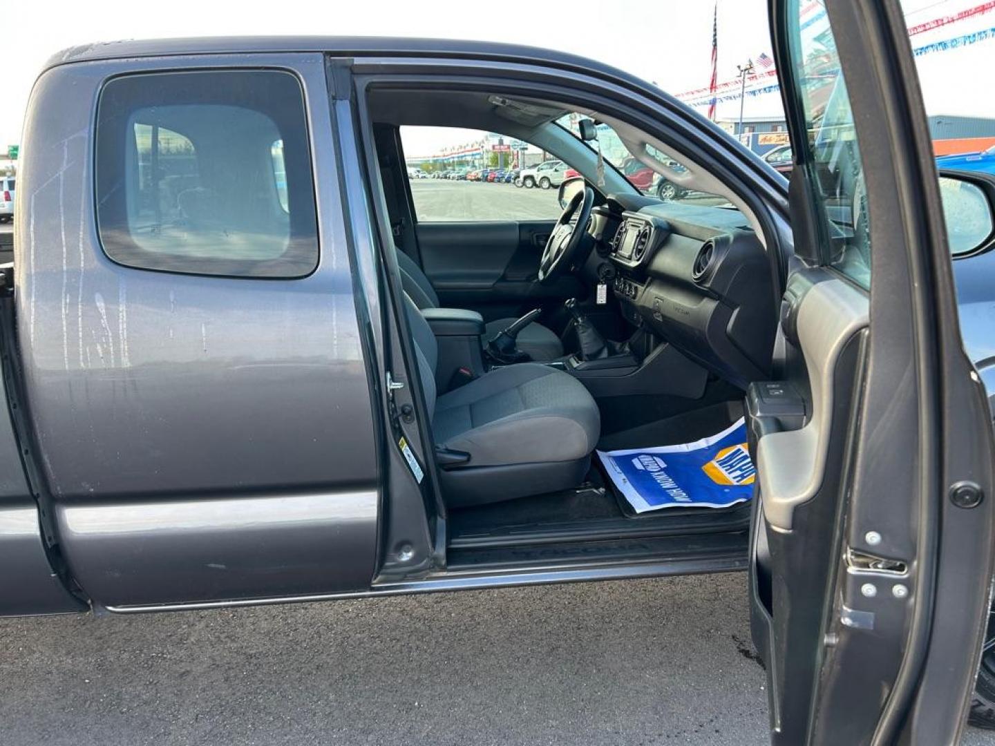 2017 GRAY TOYOTA TACOMA ACCESS CAB (5TFSX5EN0HX) with an 2.7L engine, 5-Speed Manual transmission, located at 2525 S. Cushman, Fairbanks, AK, 99701, (907) 452-5707, 64.824036, -147.712311 - Photo#4