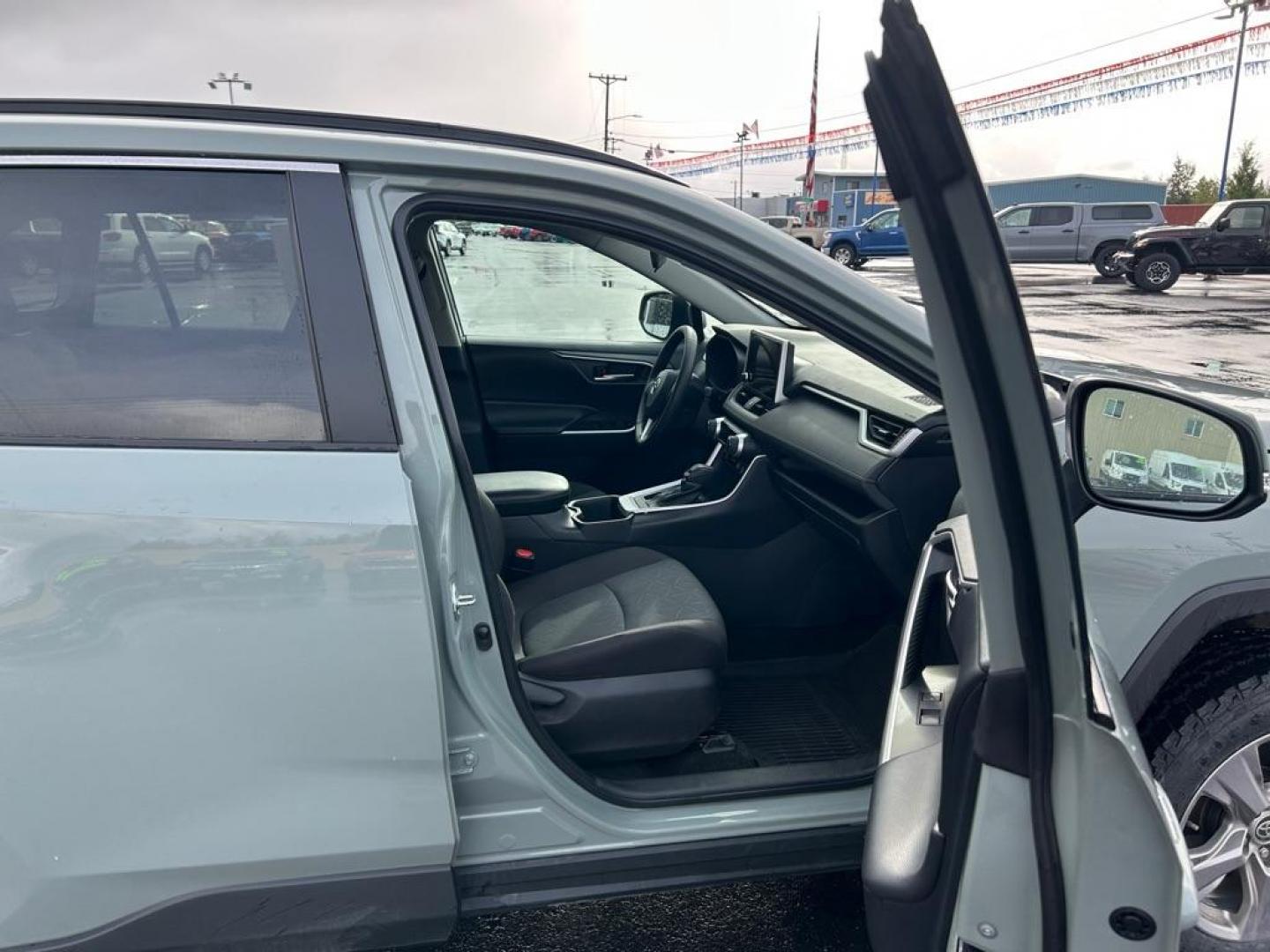 2023 GRAY TOYOTA RAV4 XLE XLE (2T3P1RFVXPW) with an 2.5L engine, Automatic transmission, located at 2525 S. Cushman, Fairbanks, AK, 99701, (907) 452-5707, 64.824036, -147.712311 - Photo#4