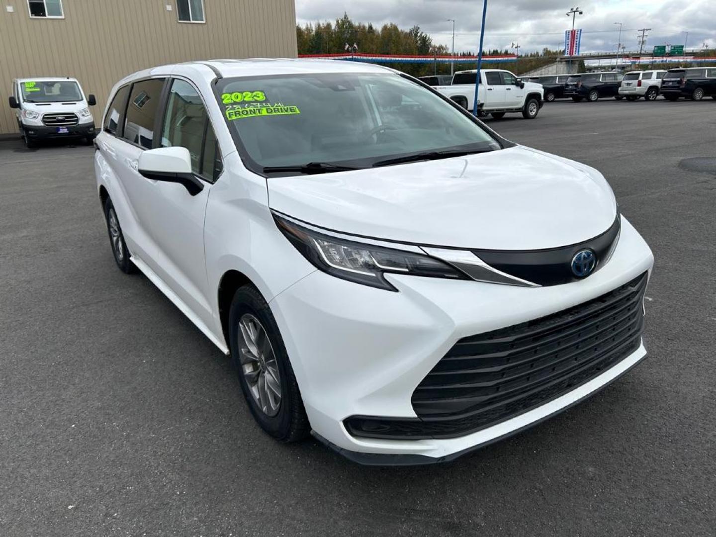 2023 WHITE TOYOTA SIENNA LE LE (5TDKRKECXPS) with an 2.5L engine, Continuously Variable transmission, located at 2525 S. Cushman, Fairbanks, AK, 99701, (907) 452-5707, 64.824036, -147.712311 - Photo#1