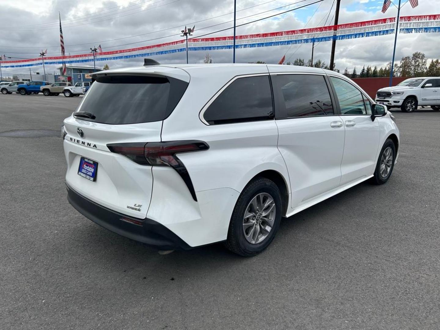 2023 WHITE TOYOTA SIENNA LE LE (5TDKRKECXPS) with an 2.5L engine, Continuously Variable transmission, located at 2525 S. Cushman, Fairbanks, AK, 99701, (907) 452-5707, 64.824036, -147.712311 - Photo#2