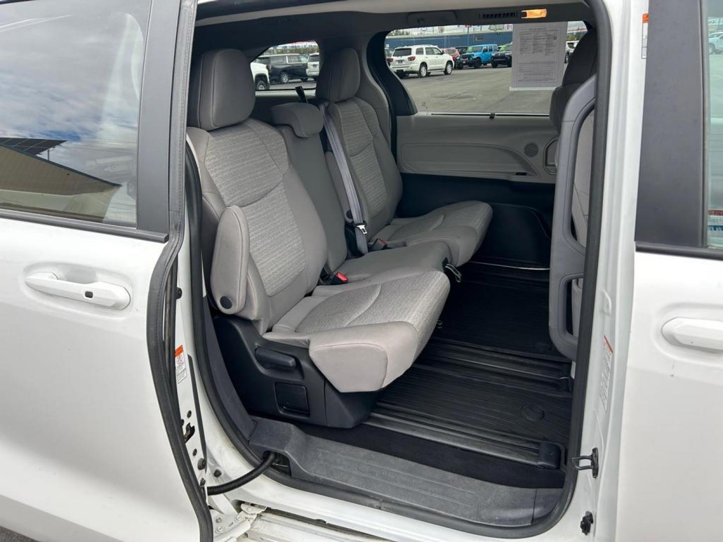 2023 WHITE TOYOTA SIENNA LE LE (5TDKRKECXPS) with an 2.5L engine, Continuously Variable transmission, located at 2525 S. Cushman, Fairbanks, AK, 99701, (907) 452-5707, 64.824036, -147.712311 - Photo#5