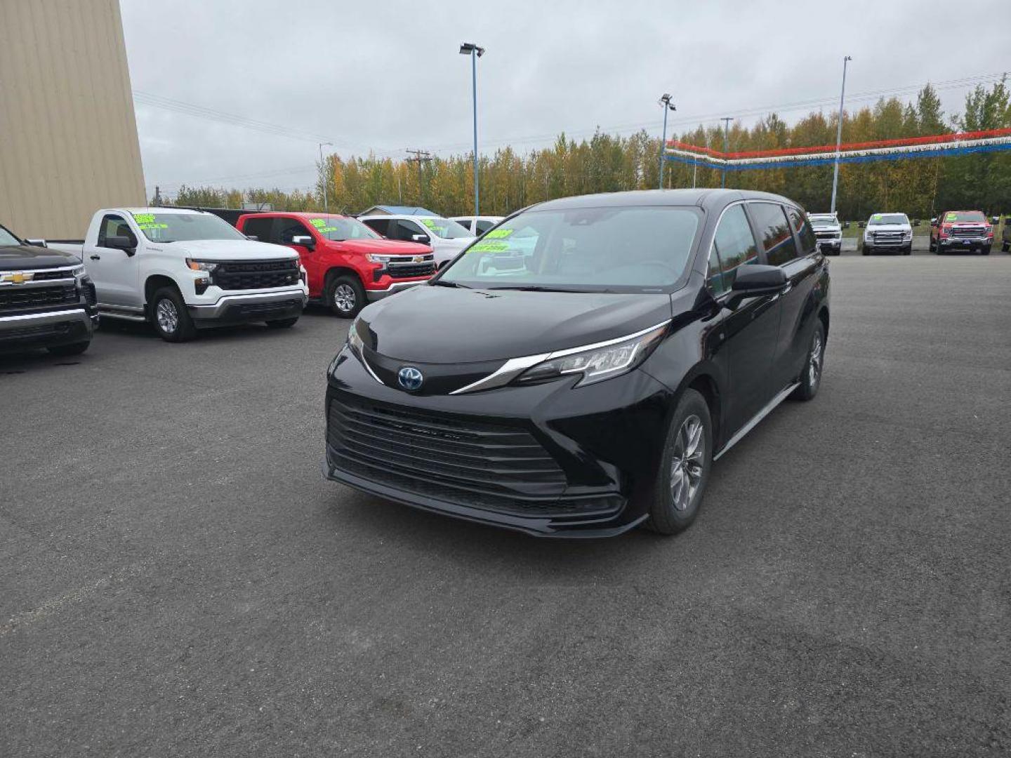 2023 BLACK TOYOTA SIENNA LE LE (5TDKRKEC0PS) with an 2.5L engine, Continuously Variable transmission, located at 2525 S. Cushman, Fairbanks, AK, 99701, (907) 452-5707, 64.824036, -147.712311 - Photo#1