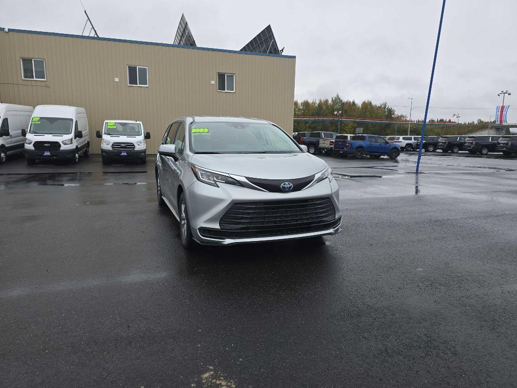 photo of 2023 TOYOTA SIENNA LE