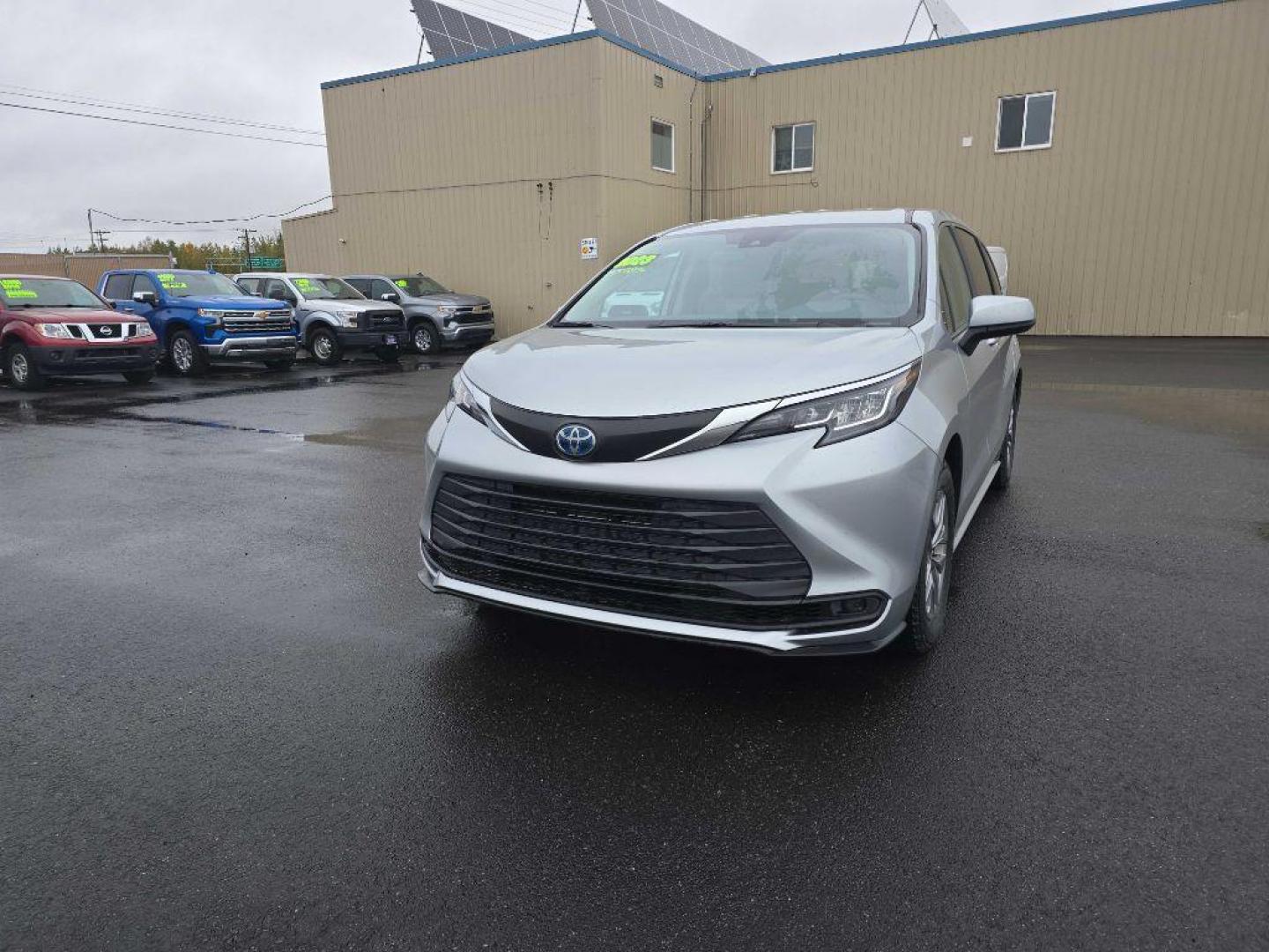 2023 SILVER TOYOTA SIENNA LE LE (5TDKRKEC8PS) with an 2.5L engine, Continuously Variable transmission, located at 2525 S. Cushman, Fairbanks, AK, 99701, (907) 452-5707, 64.824036, -147.712311 - Photo#3