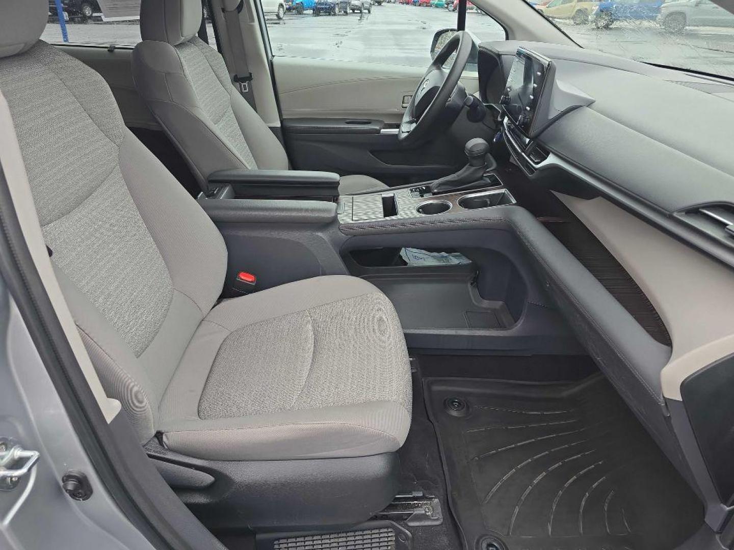 2023 SILVER TOYOTA SIENNA LE LE (5TDKRKEC8PS) with an 2.5L engine, Continuously Variable transmission, located at 2525 S. Cushman, Fairbanks, AK, 99701, (907) 452-5707, 64.824036, -147.712311 - Photo#4