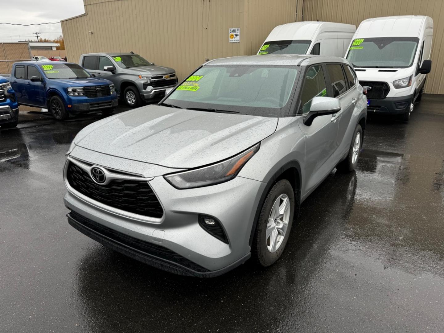 2024 SILVER TOYOTA HIGHLANDER LE LE (5TDKDRBHXRS) with an 2.4L engine, Automatic transmission, located at 2525 S. Cushman, Fairbanks, AK, 99701, (907) 452-5707, 64.824036, -147.712311- Photo#1