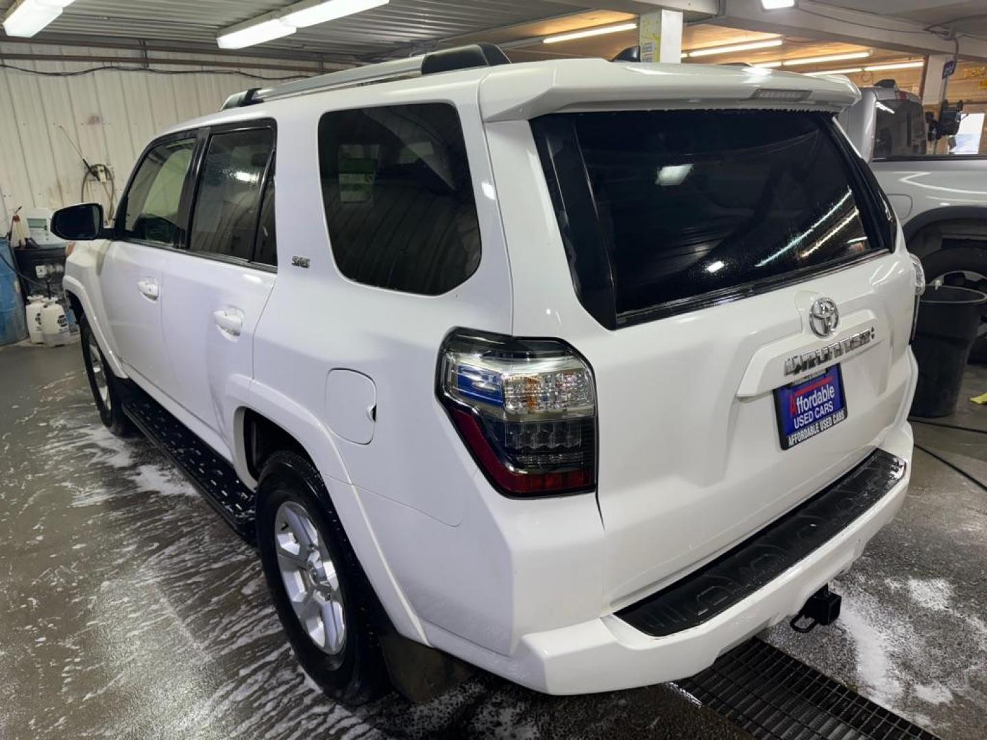 2023 WHITE TOYOTA 4RUNNER SE (JTEMU5JR3P6) with an 4.0L engine, Automatic transmission, located at 2525 S. Cushman, Fairbanks, AK, 99701, (907) 452-5707, 64.824036, -147.712311 - Photo#3