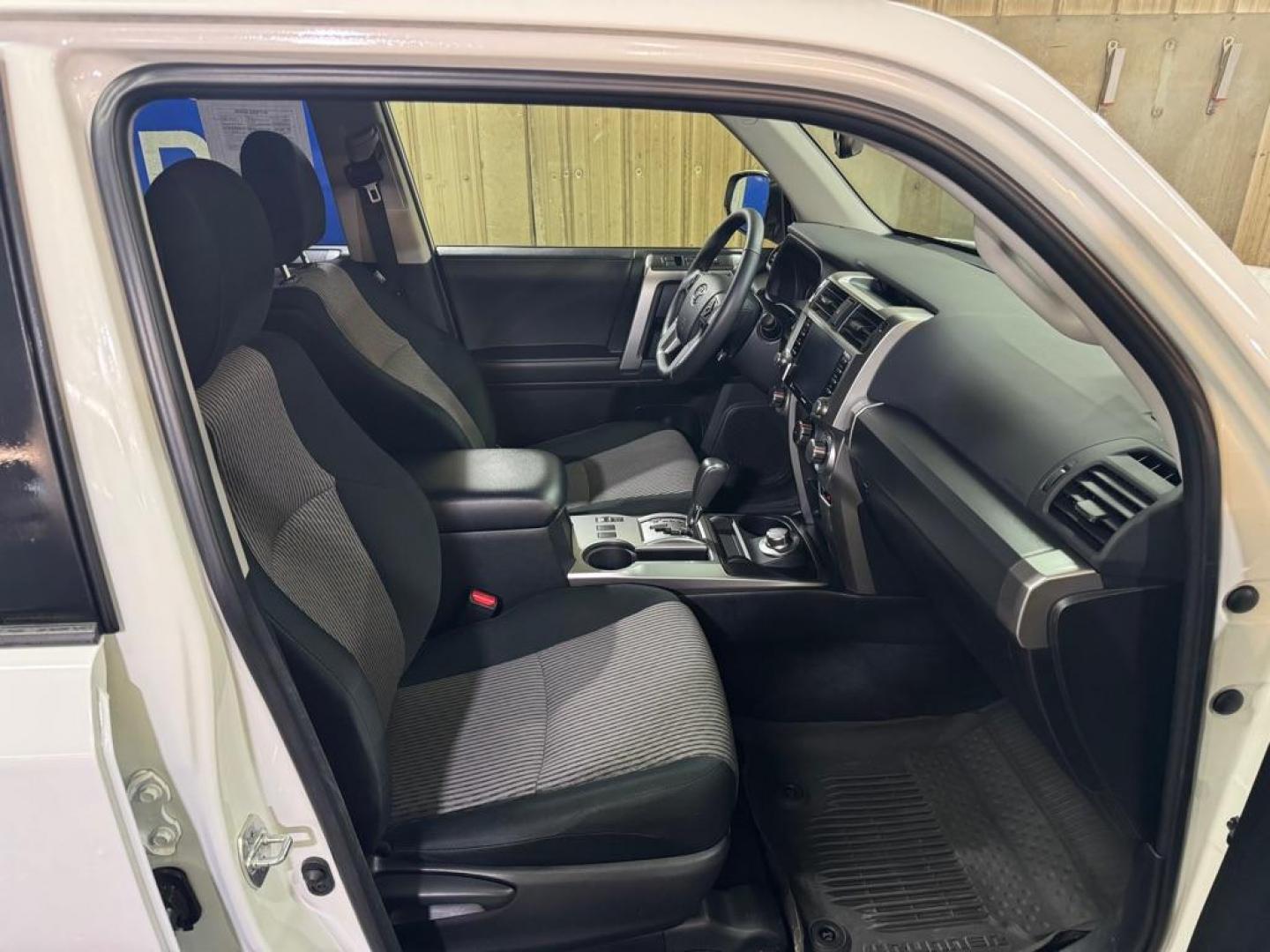 2023 WHITE TOYOTA 4RUNNER SE (JTEMU5JR3P6) with an 4.0L engine, Automatic transmission, located at 2525 S. Cushman, Fairbanks, AK, 99701, (907) 452-5707, 64.824036, -147.712311 - Photo#4