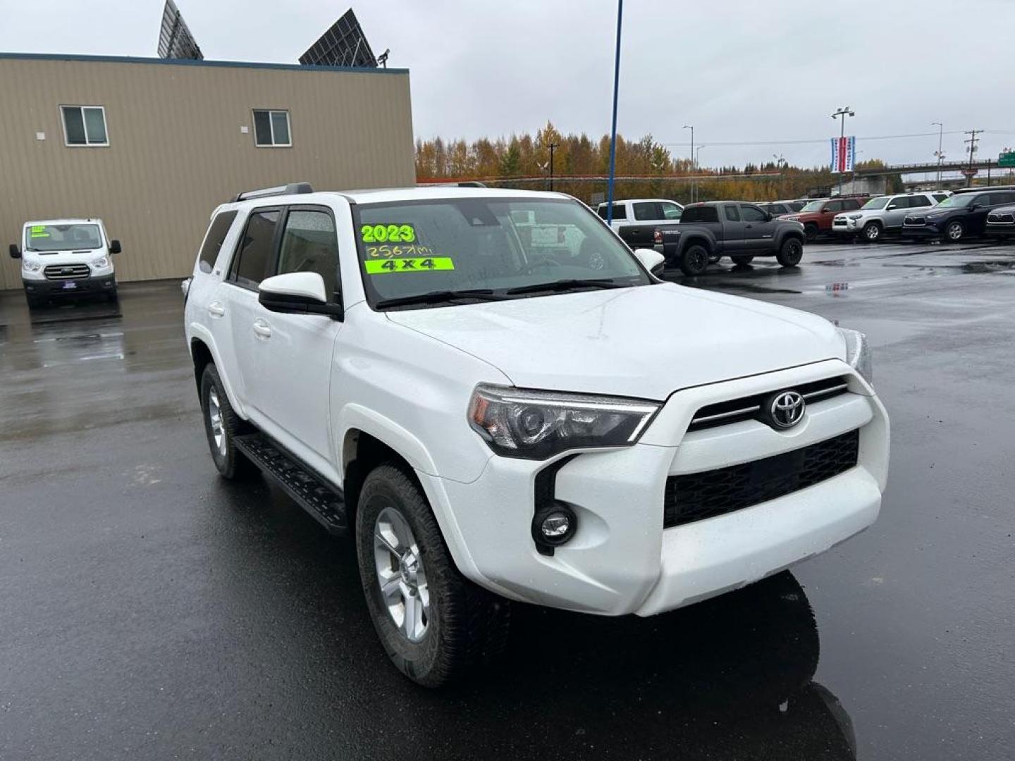 2023 WHITE TOYOTA 4RUNNER SE (JTEMU5JR0P6) with an 4.0L engine, Automatic transmission, located at 2525 S. Cushman, Fairbanks, AK, 99701, (907) 452-5707, 64.824036, -147.712311 - Photo#1