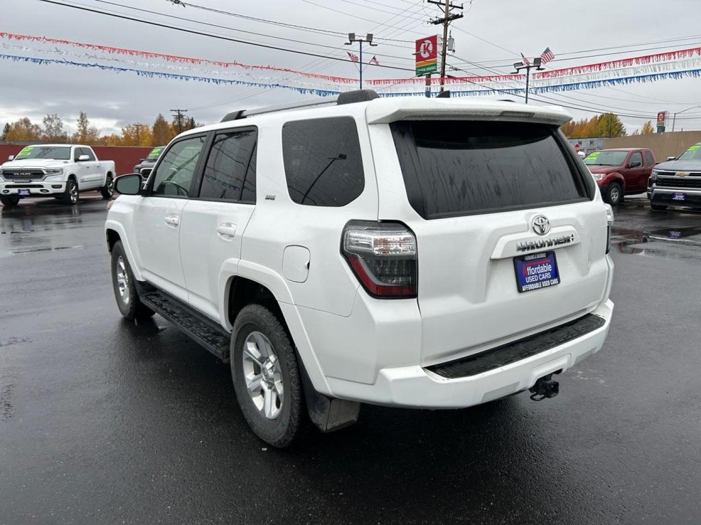 2023 WHITE TOYOTA 4RUNNER SE (JTEMU5JR0P6) with an 4.0L engine, Automatic transmission, located at 2525 S. Cushman, Fairbanks, AK, 99701, (907) 452-5707, 64.824036, -147.712311 - Photo#3