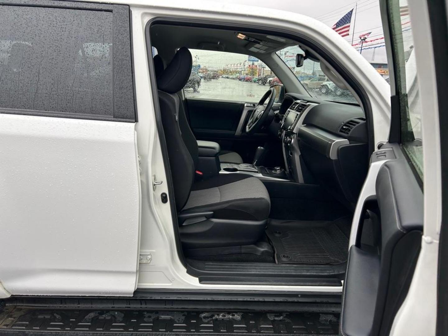 2023 WHITE TOYOTA 4RUNNER SE (JTEMU5JR0P6) with an 4.0L engine, Automatic transmission, located at 2525 S. Cushman, Fairbanks, AK, 99701, (907) 452-5707, 64.824036, -147.712311 - Photo#4