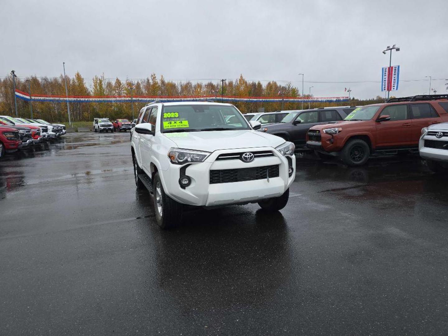 2023 WHITE TOYOTA 4RUNNER SE (JTEMU5JR2P6) with an 4.0L engine, Automatic transmission, located at 2525 S. Cushman, Fairbanks, AK, 99701, (907) 452-5707, 64.824036, -147.712311 - Photo#1