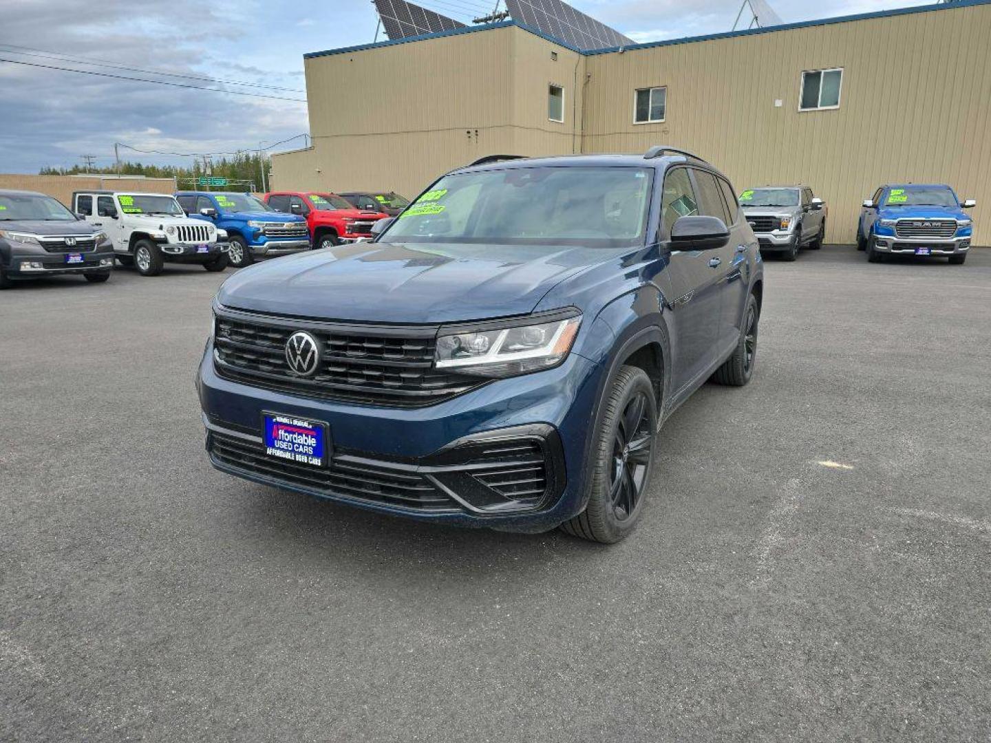 2022 BLUE VOLKSWAGEN ATLAS SEL R-LINE (1V2SR2CA3NC) with an 3.6L engine, Automatic transmission, located at 2525 S. Cushman, Fairbanks, AK, 99701, (907) 452-5707, 64.824036, -147.712311 - Photo#0