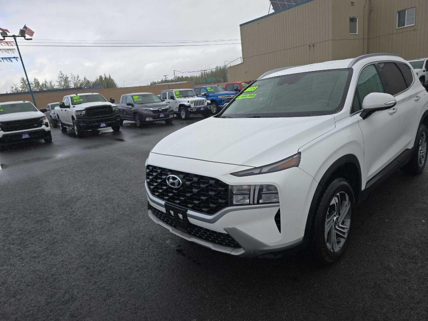 2023 WHITE HYUNDAI SANTA FE SEL (5NMS2DAJ0PH) with an 2.5L engine, Automatic transmission, located at 2525 S. Cushman, Fairbanks, AK, 99701, (907) 452-5707, 64.824036, -147.712311 - Photo#4