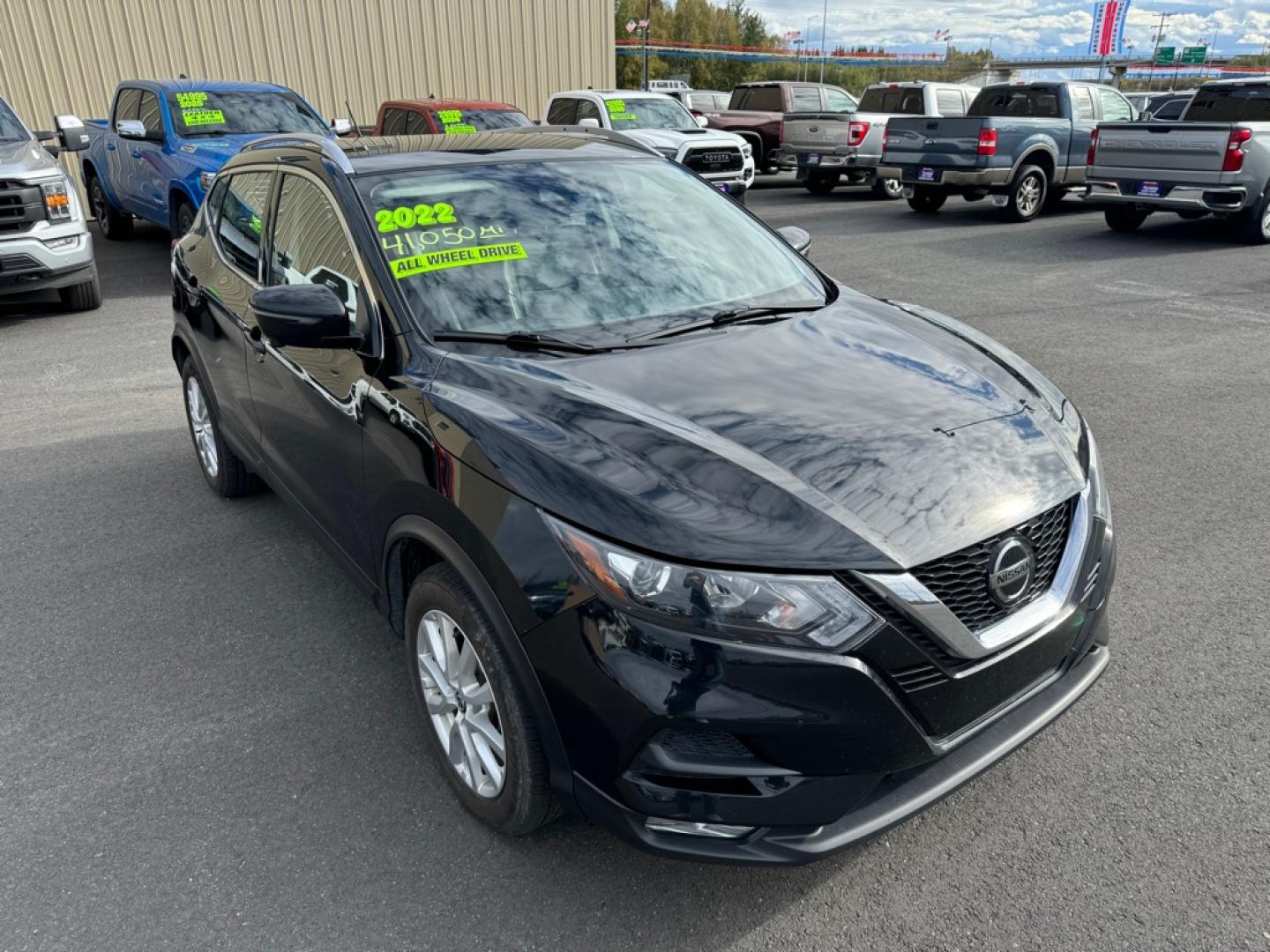 2022 BLACK NISSAN ROGUE SPORT SV SV (JN1BJ1BW4NW) with an 2.0L engine, Automatic transmission, located at 2525 S. Cushman, Fairbanks, AK, 99701, (907) 452-5707, 64.824036, -147.712311- Photo#0