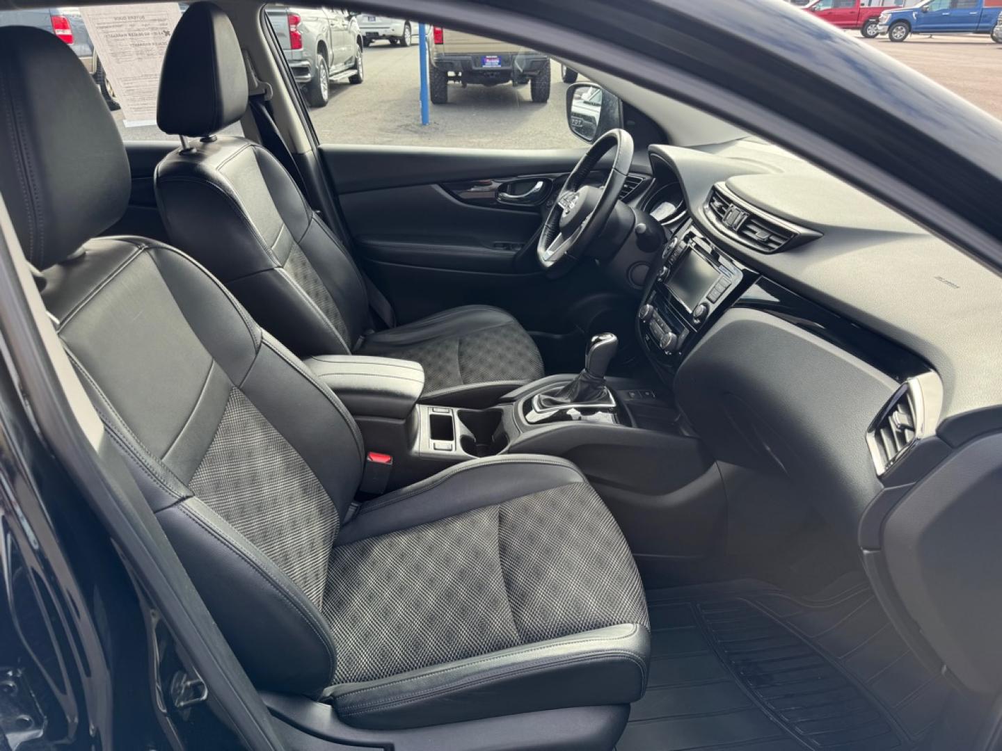 2022 BLACK NISSAN ROGUE SPORT SV SV (JN1BJ1BW4NW) with an 2.0L engine, Automatic transmission, located at 2525 S. Cushman, Fairbanks, AK, 99701, (907) 452-5707, 64.824036, -147.712311- Photo#4