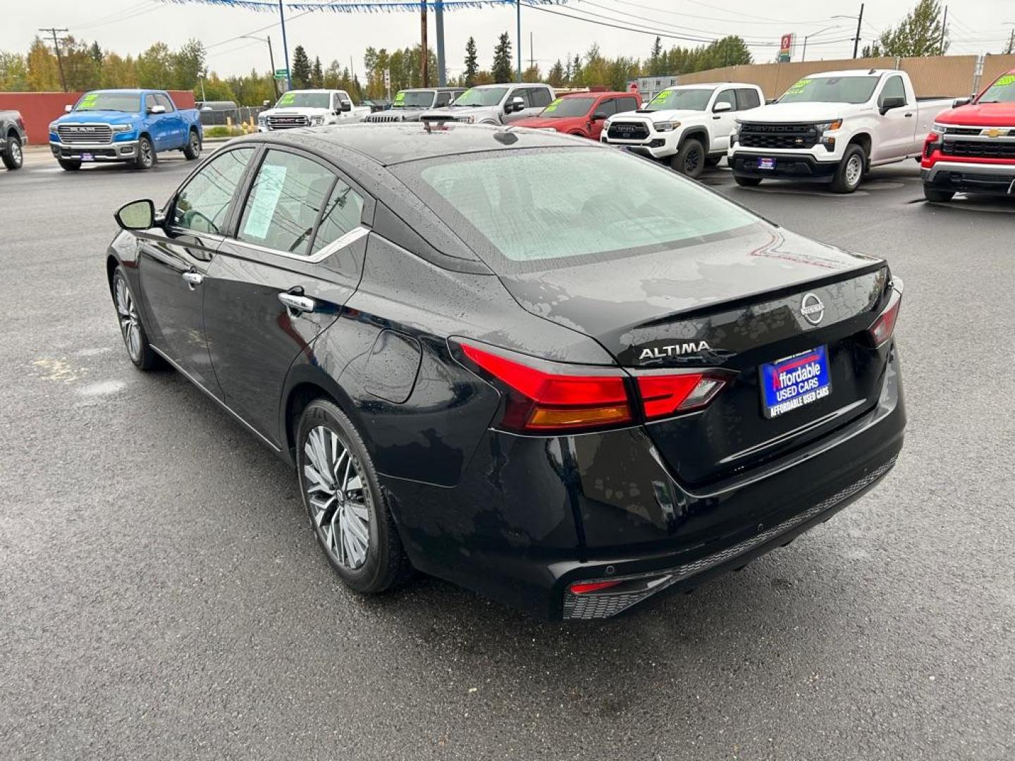 2024 BLACK NISSAN ALTIMA SV (1N4BL4DV7RN) with an 2.5L engine, Continuously Variable transmission, located at 2525 S. Cushman, Fairbanks, AK, 99701, (907) 452-5707, 64.824036, -147.712311 - Photo#3