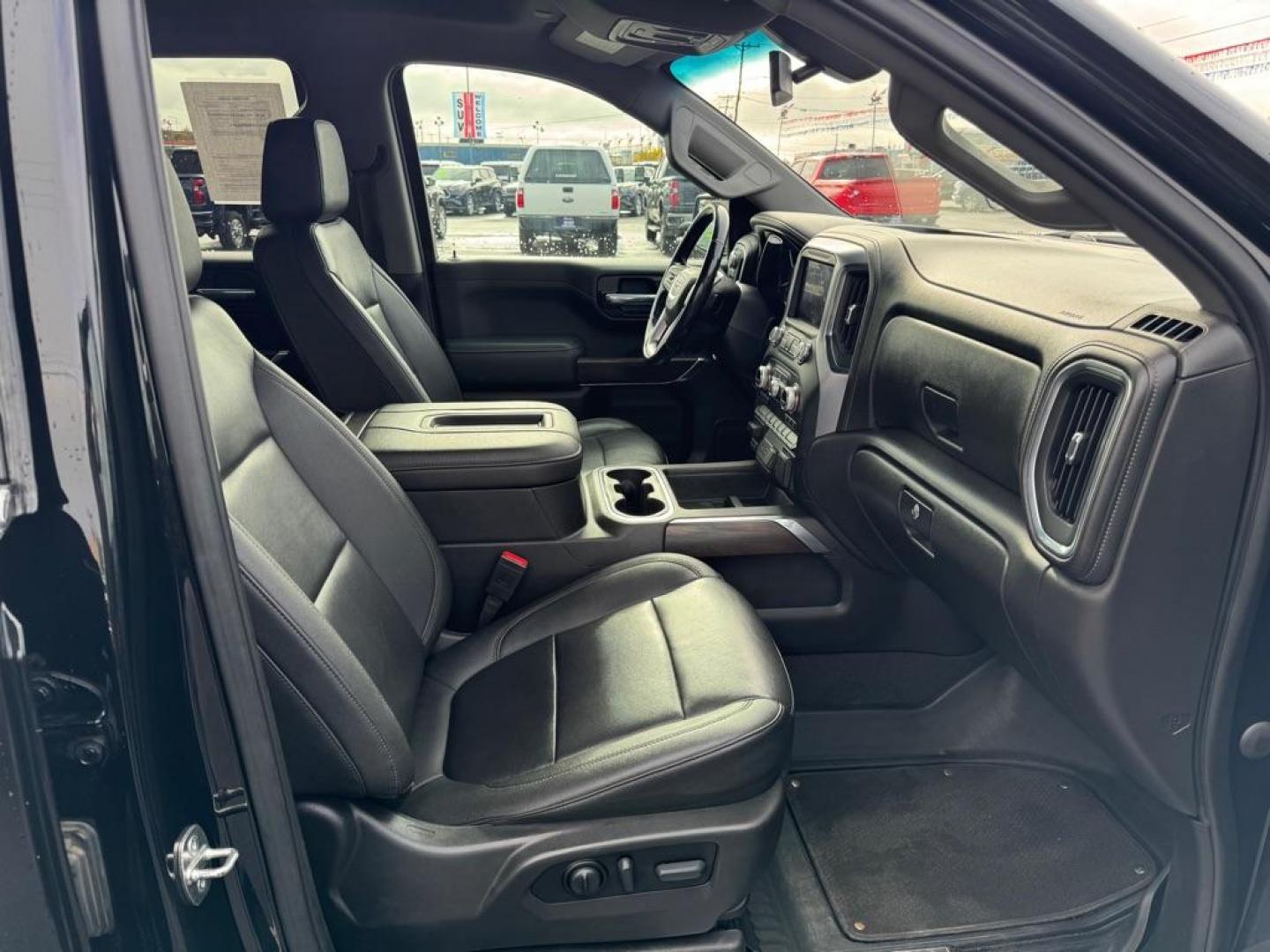 2022 BLACK GMC SIERRA LIMITED 1500 SLT (3GTU9DED8NG) with an 5.3L engine, Automatic transmission, located at 2525 S. Cushman, Fairbanks, AK, 99701, (907) 452-5707, 64.824036, -147.712311 - Photo#4