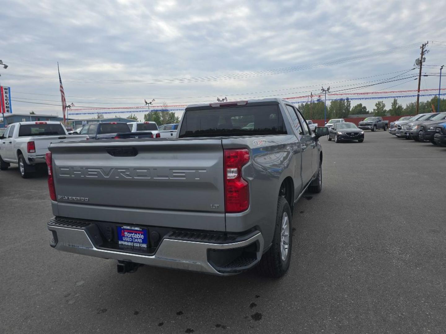 2023 SILVER CHEVROLET SILVERADO 1500 LT (1GCUDDED6PZ) with an 5.3L engine, Automatic transmission, located at 2525 S. Cushman, Fairbanks, AK, 99701, (907) 452-5707, 64.824036, -147.712311- Photo#2