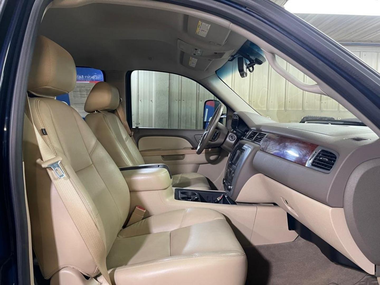 2012 BLUE GMC SIERRA 2500 SLT (1GT121EG1CF) with an 6.0L engine, Automatic transmission, located at 2525 S. Cushman, Fairbanks, AK, 99701, (907) 452-5707, 64.824036, -147.712311 - Photo#3