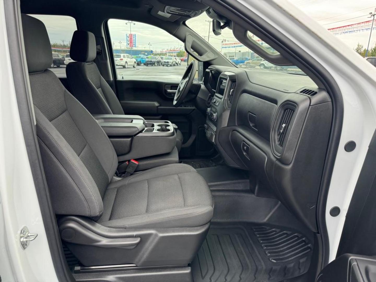 2025 WHITE CHEVROLET SILVERADO 3500 (1GC4KSE73SF) with an 6.6L engine, Automatic transmission, located at 2525 S. Cushman, Fairbanks, AK, 99701, (907) 452-5707, 64.824036, -147.712311 - Photo#4