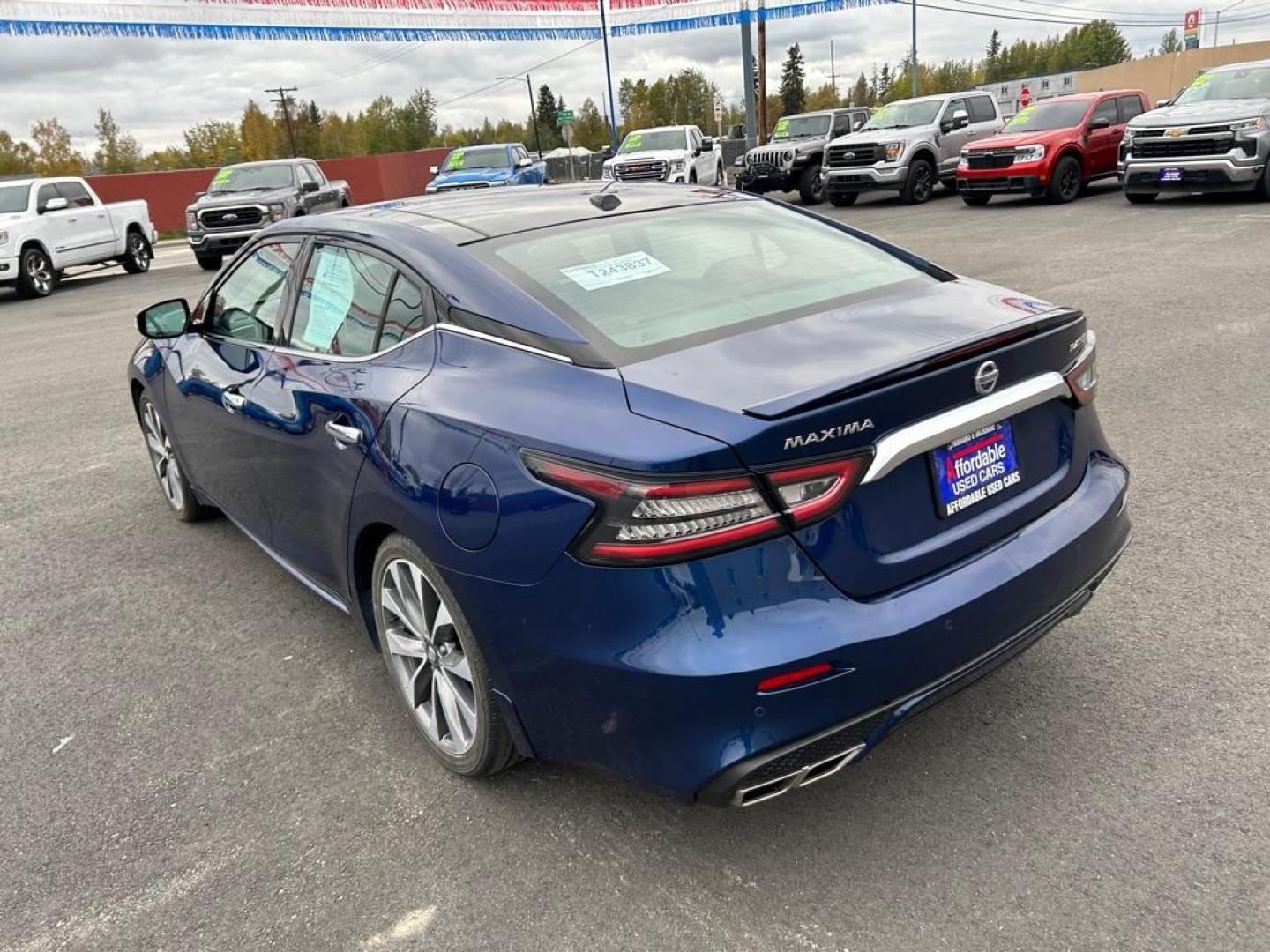 2021 BLUE NISSAN MAXIMA PLATINUM (1N4AA6FV1MC) with an 3.5L engine, Continuously Variable transmission, located at 2525 S. Cushman, Fairbanks, AK, 99701, (907) 452-5707, 64.824036, -147.712311 - Photo#3